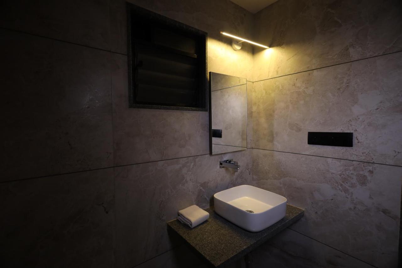 Lords Eco Inn Navsari Extérieur photo
