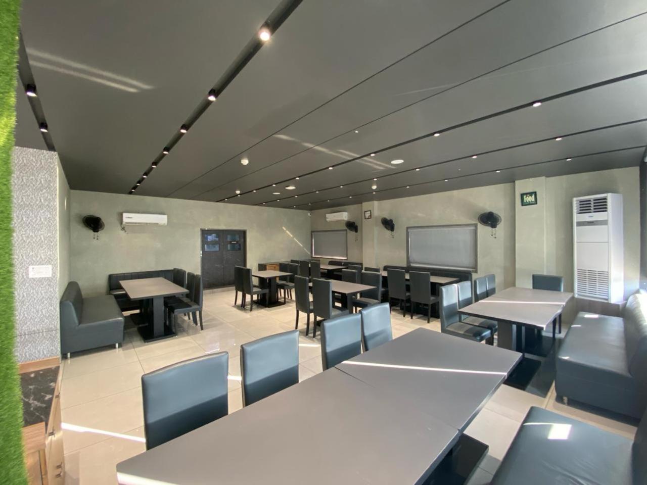 Lords Eco Inn Navsari Extérieur photo