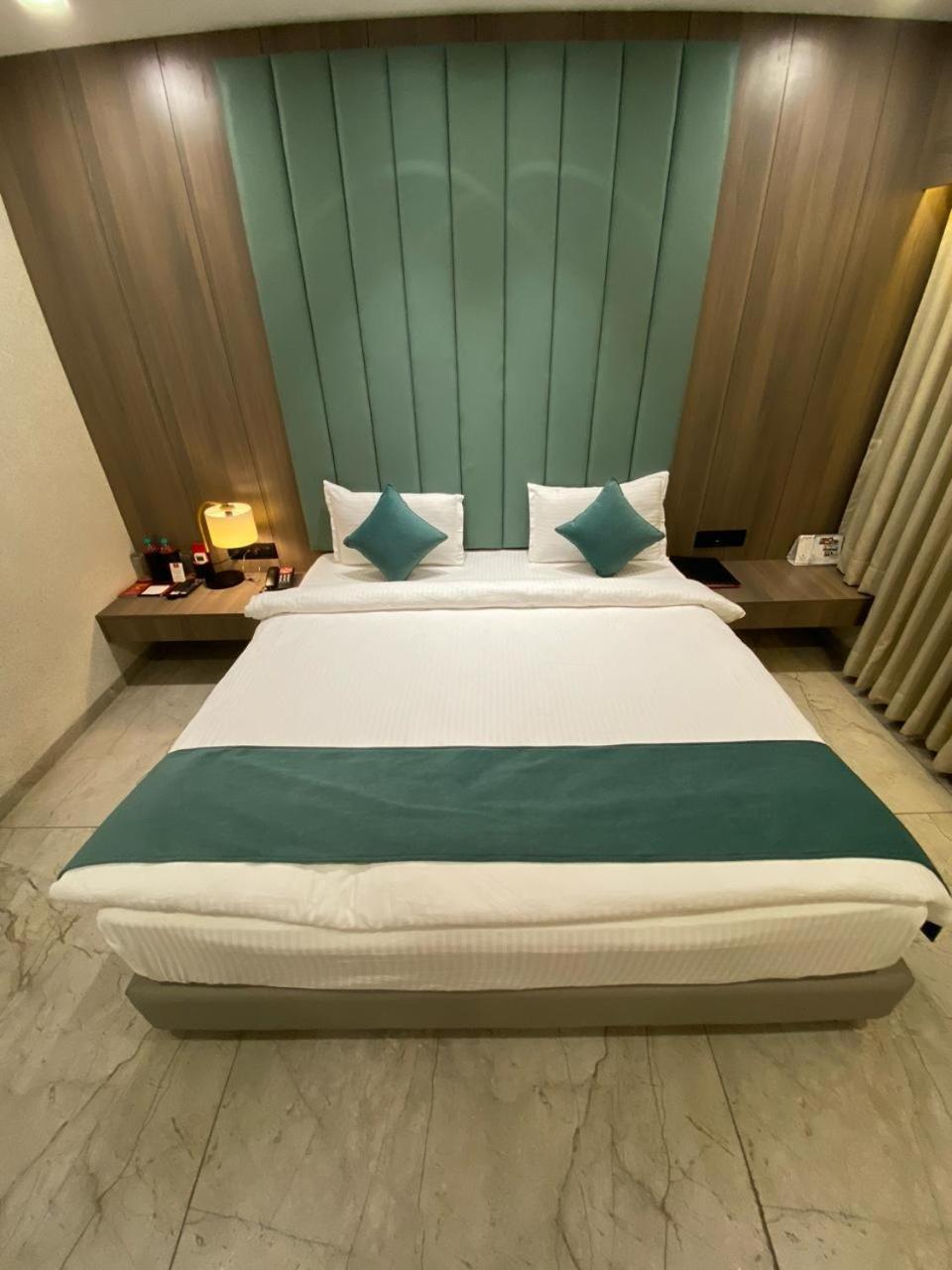 Lords Eco Inn Navsari Extérieur photo