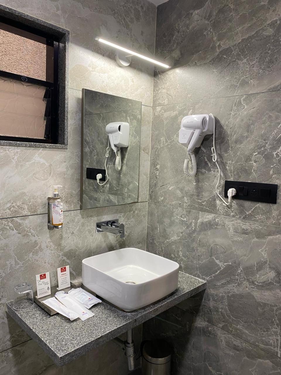 Lords Eco Inn Navsari Extérieur photo